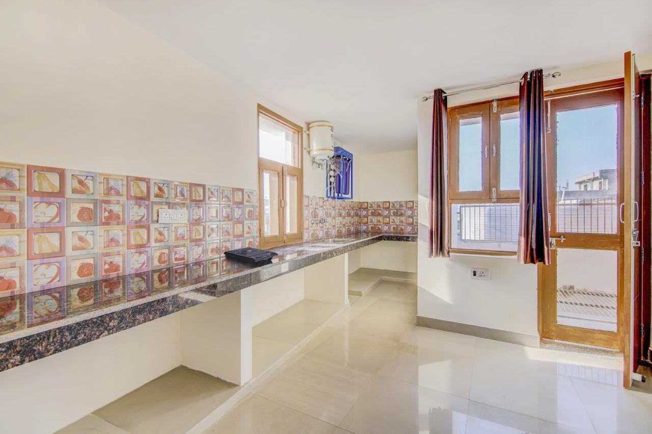 Collection O 77421 Near Medanta hospital Gurgaon Exterior foto